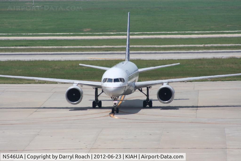 N546UA, 1991 Boeing 757-222 C/N 25367, UAL B752 waits for a gate.