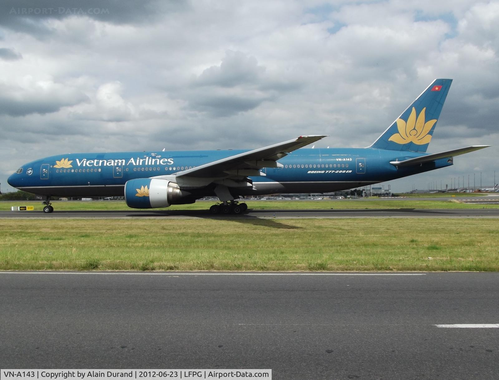 VN-A143, Boeing 777-26K/ER C/N 33502, C/N 450 was heading to runway 27L in anticipation of her return flight to Hanoi.
