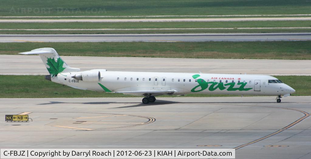 C-FBJZ, 2005 Canadair CRJ-705ER (CL-600-2D15) Regional Jet C/N 15037, Air Canada Jazz taxis to D gates.