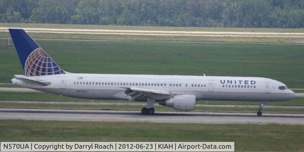 N570UA, 1992 Boeing 757-200(F) C/N 26678, UAL B752 lands 8R.
