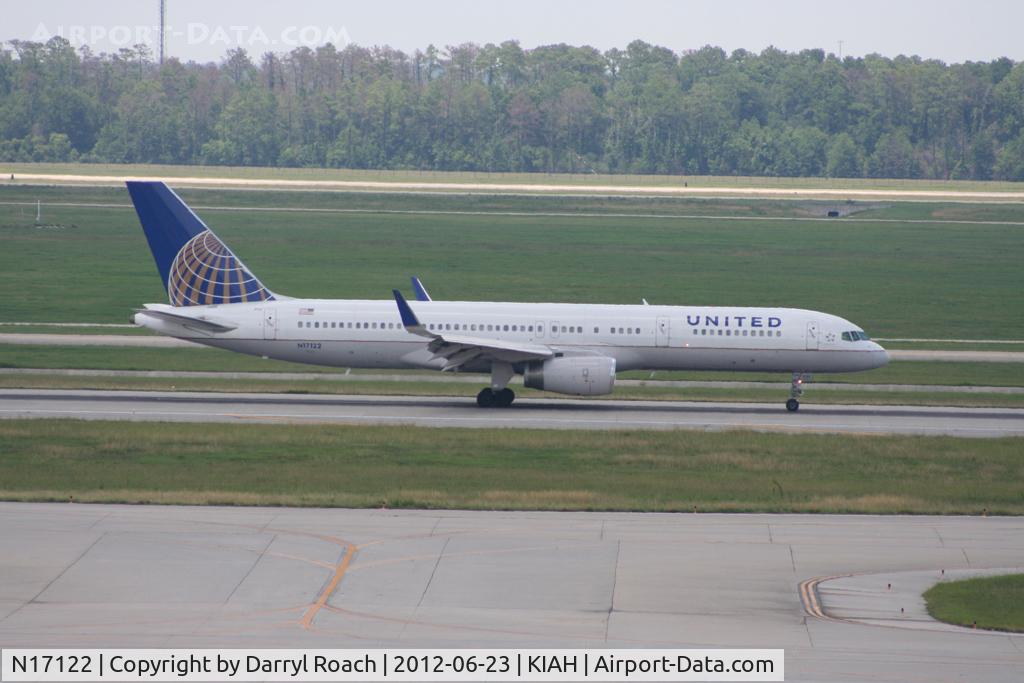 N17122, 1997 Boeing 757-224 C/N 27564, UAL B752 lands 8R.