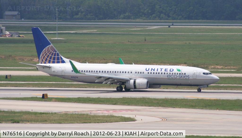 N76516, 2008 Boeing 737-824 C/N 37096, UAL B738 EcoJet lands 8R.