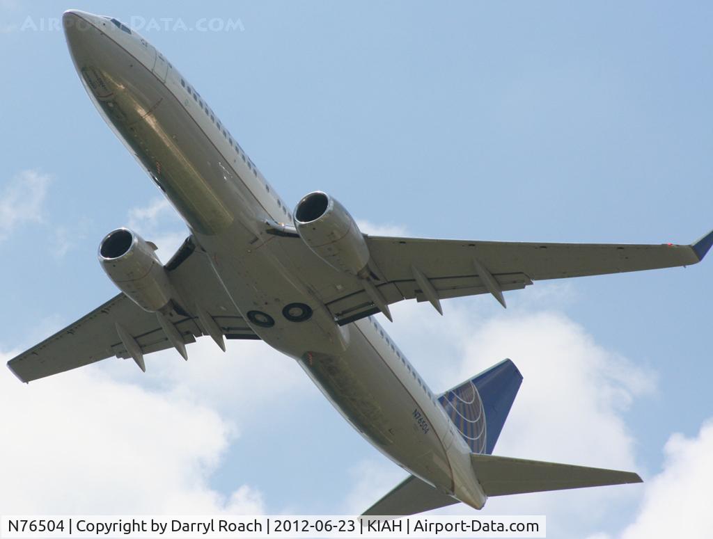 N76504, 2006 Boeing 737-824 C/N 31604, UAL B738 departs 9.