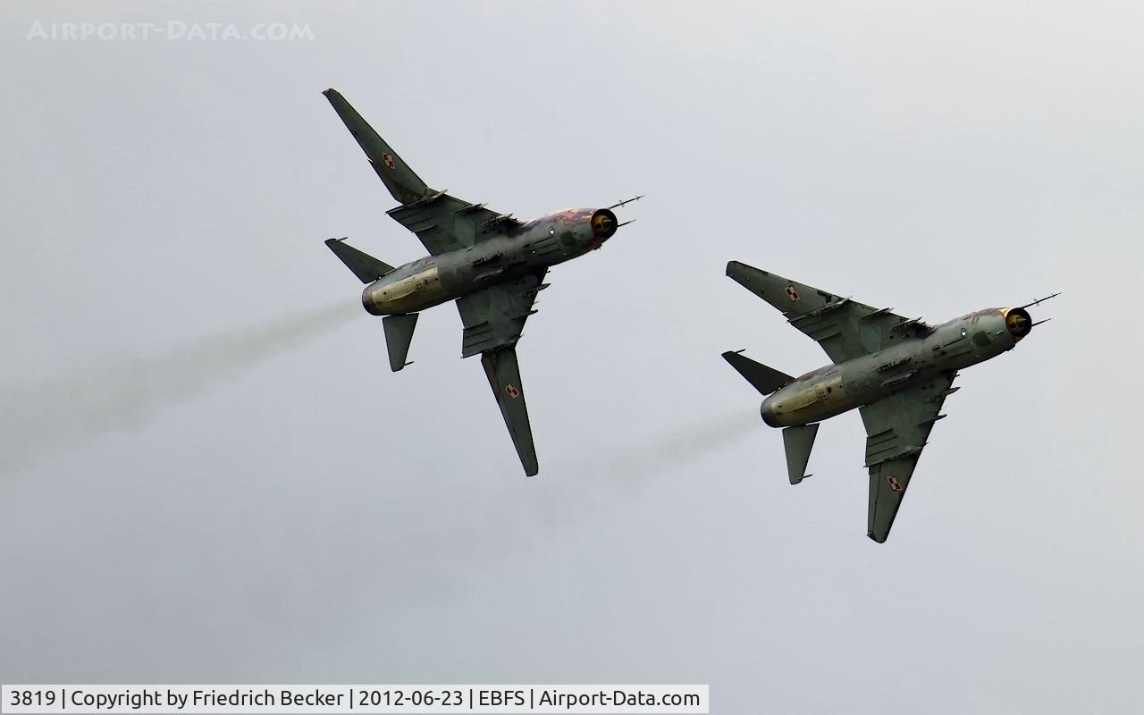 3819, Sukhoi Su-22M-4 C/N 37819, flying display