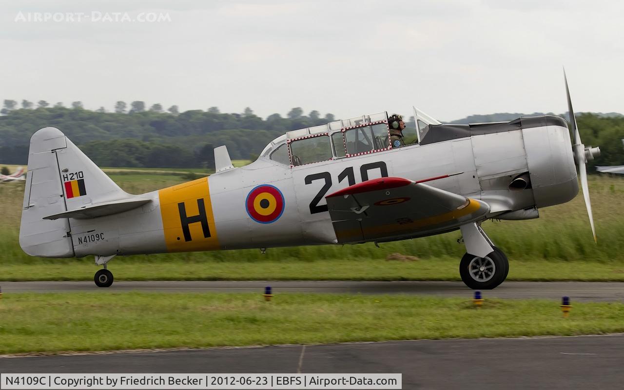 N4109C, 1952 North American T-6G Texan C/N SA-078, taxying back to the flightline
