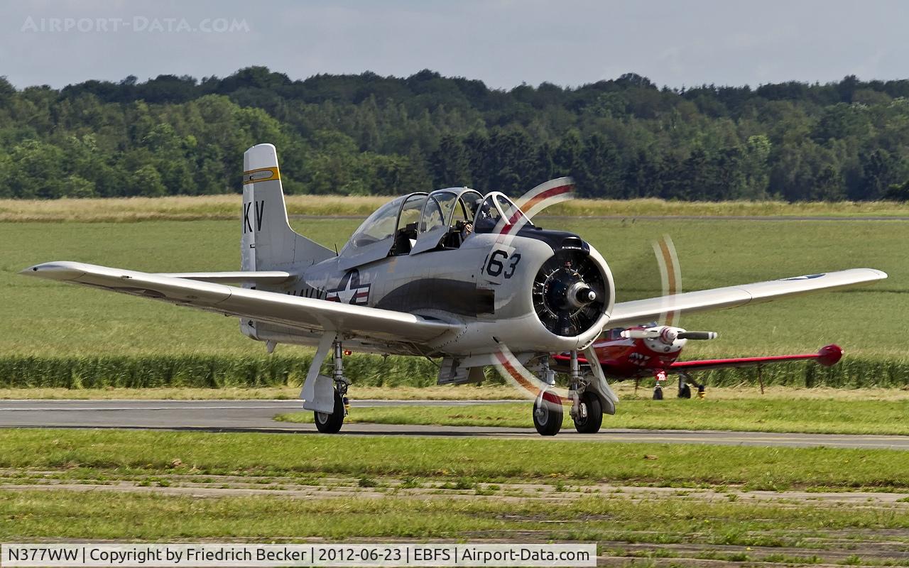 N377WW, 1954 North American T-28B Trojan C/N 200-140, taxying back to the flightline