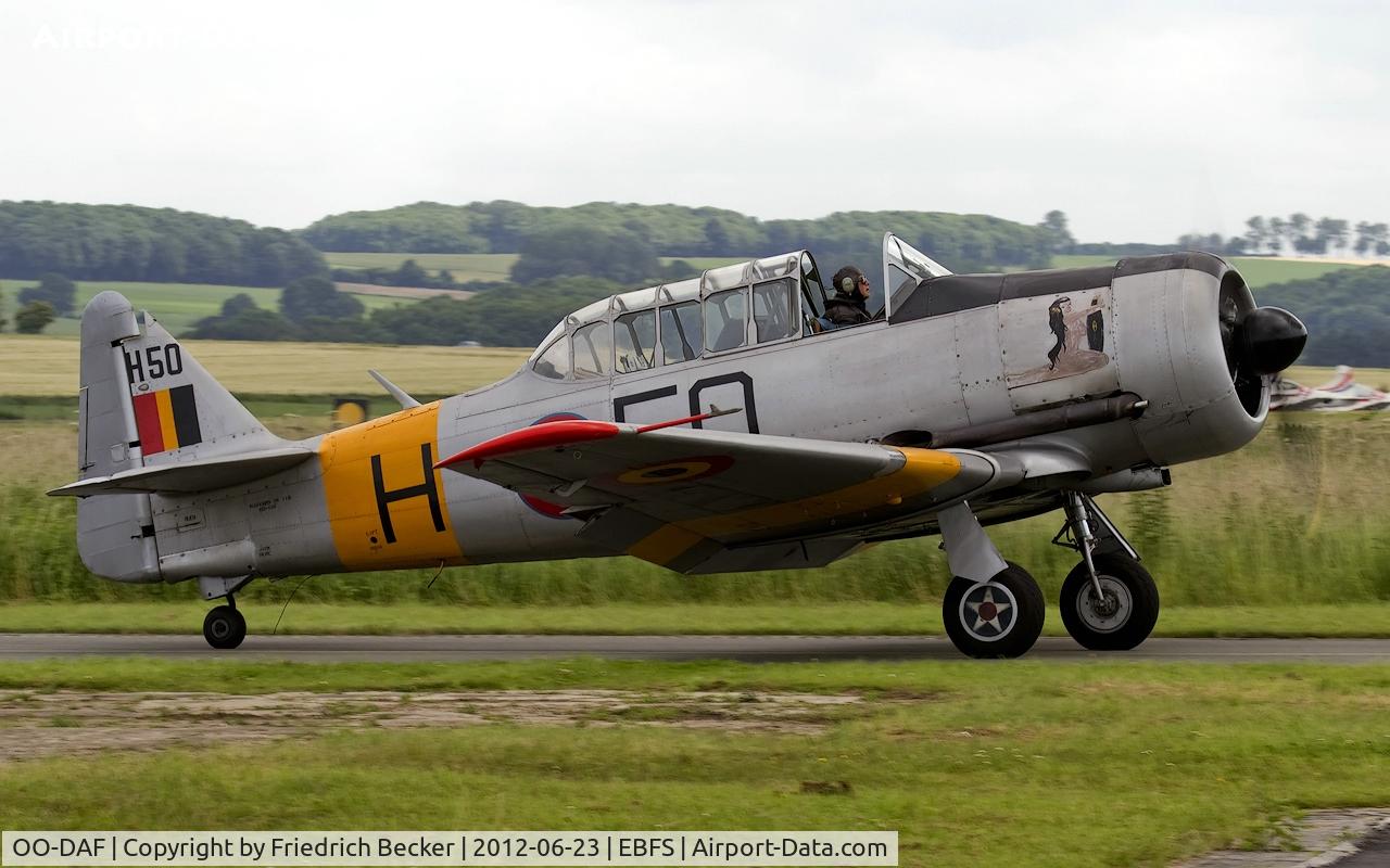 OO-DAF, 1944 Noorduyn AT-16 Harvard IIB C/N 14A-1494, taxying back to the flightline