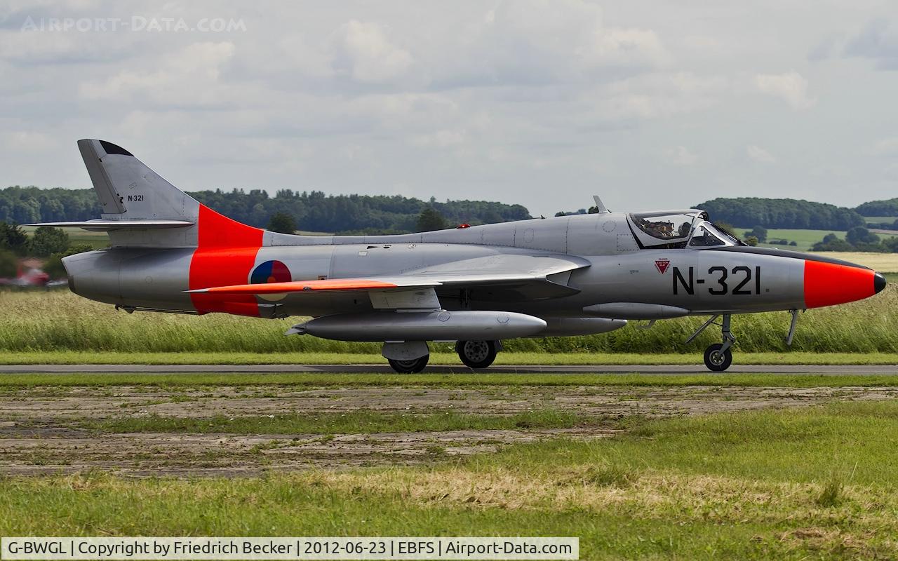 G-BWGL, 1959 Hawker Hunter T.8C C/N 41H/695946, taxying back to the flightline