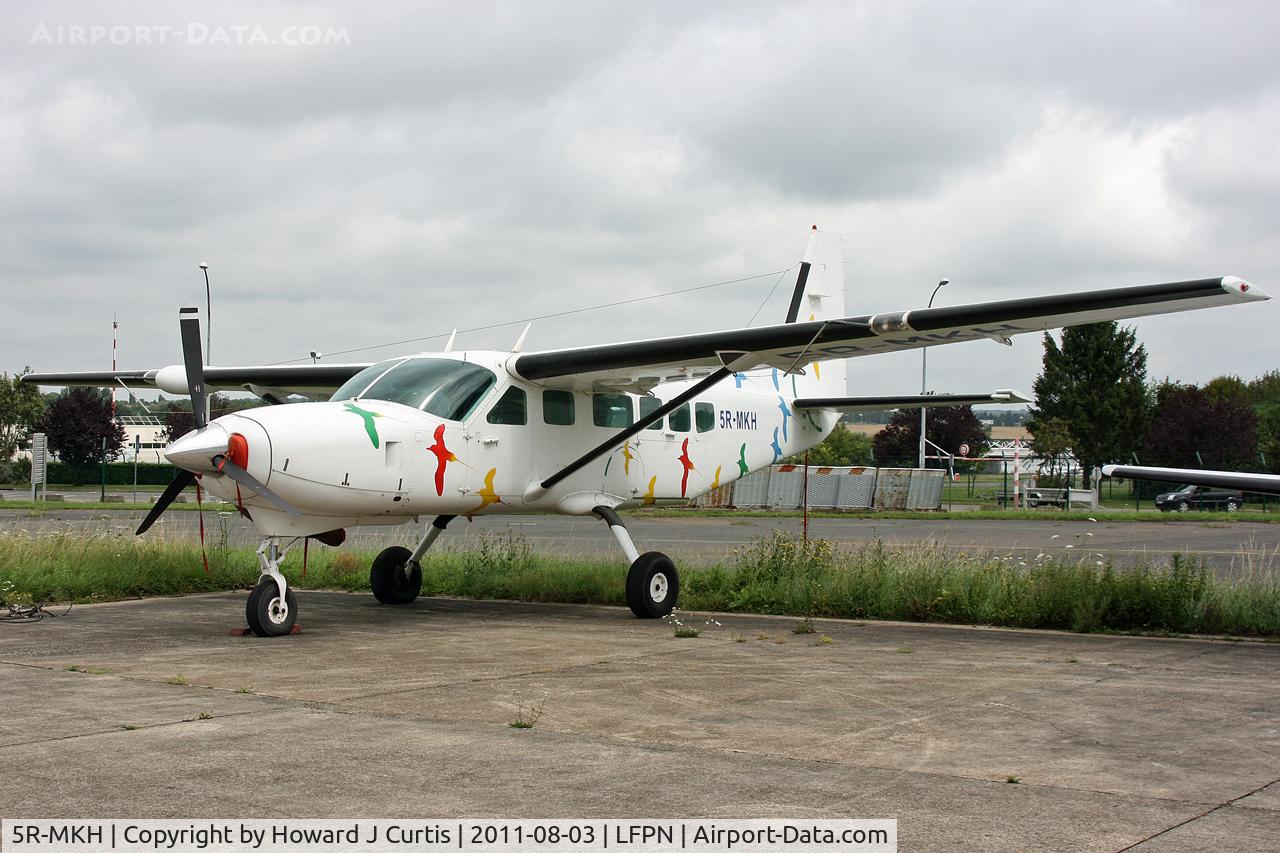 5R-MKH, 1996 Cessna 208 Caravan I C/N 208-00258, Nice colours!