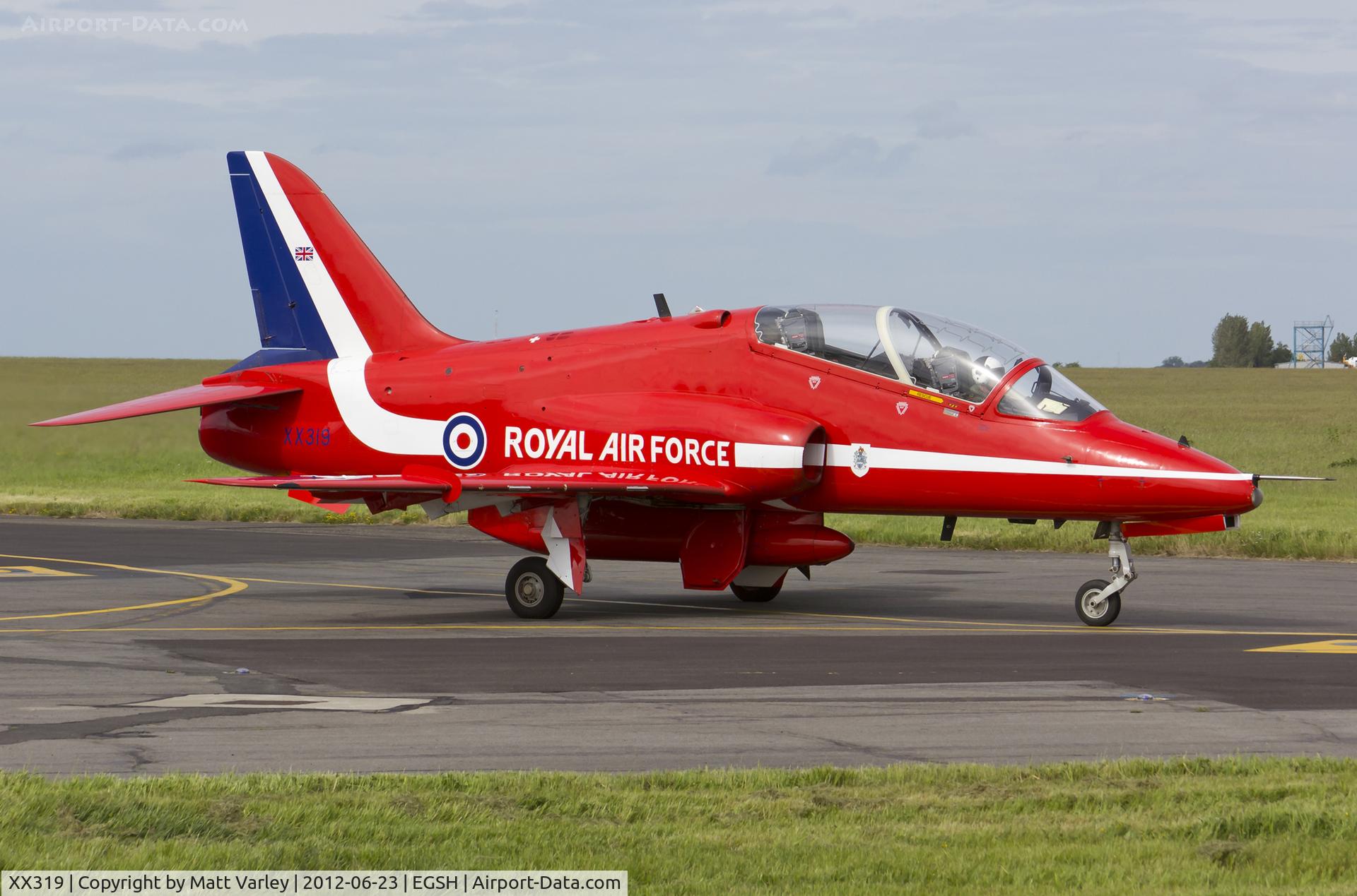 XX319, 1980 Hawker Siddeley Hawk T.1A C/N 162/312144, Departing SaxonAir for its dispaly at Lowestoft.