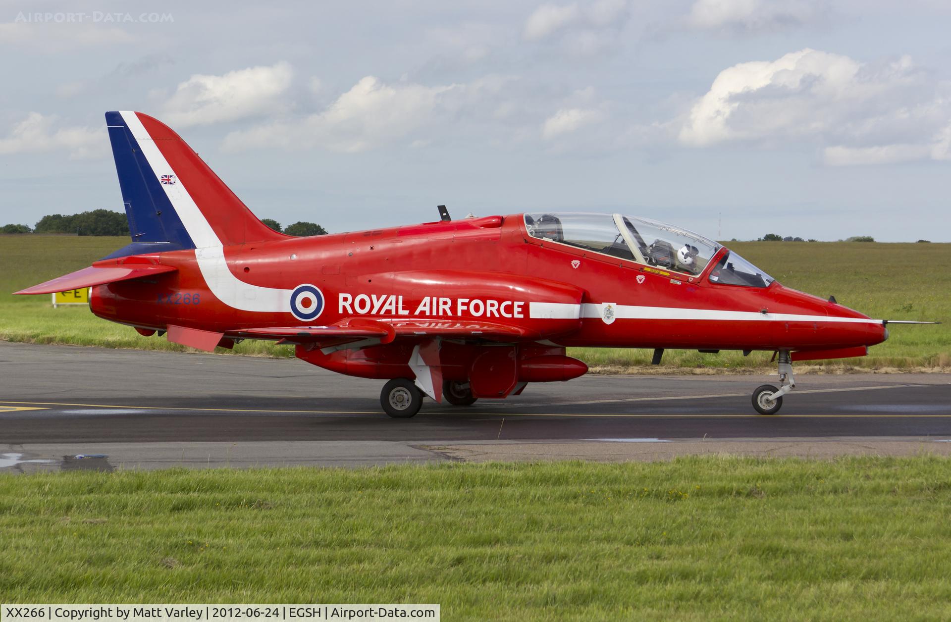 XX266, 1979 Hawker Siddeley Hawk T.1A C/N 102/312102, Departing SaxonAir for its dispaly at Lowestoft.
