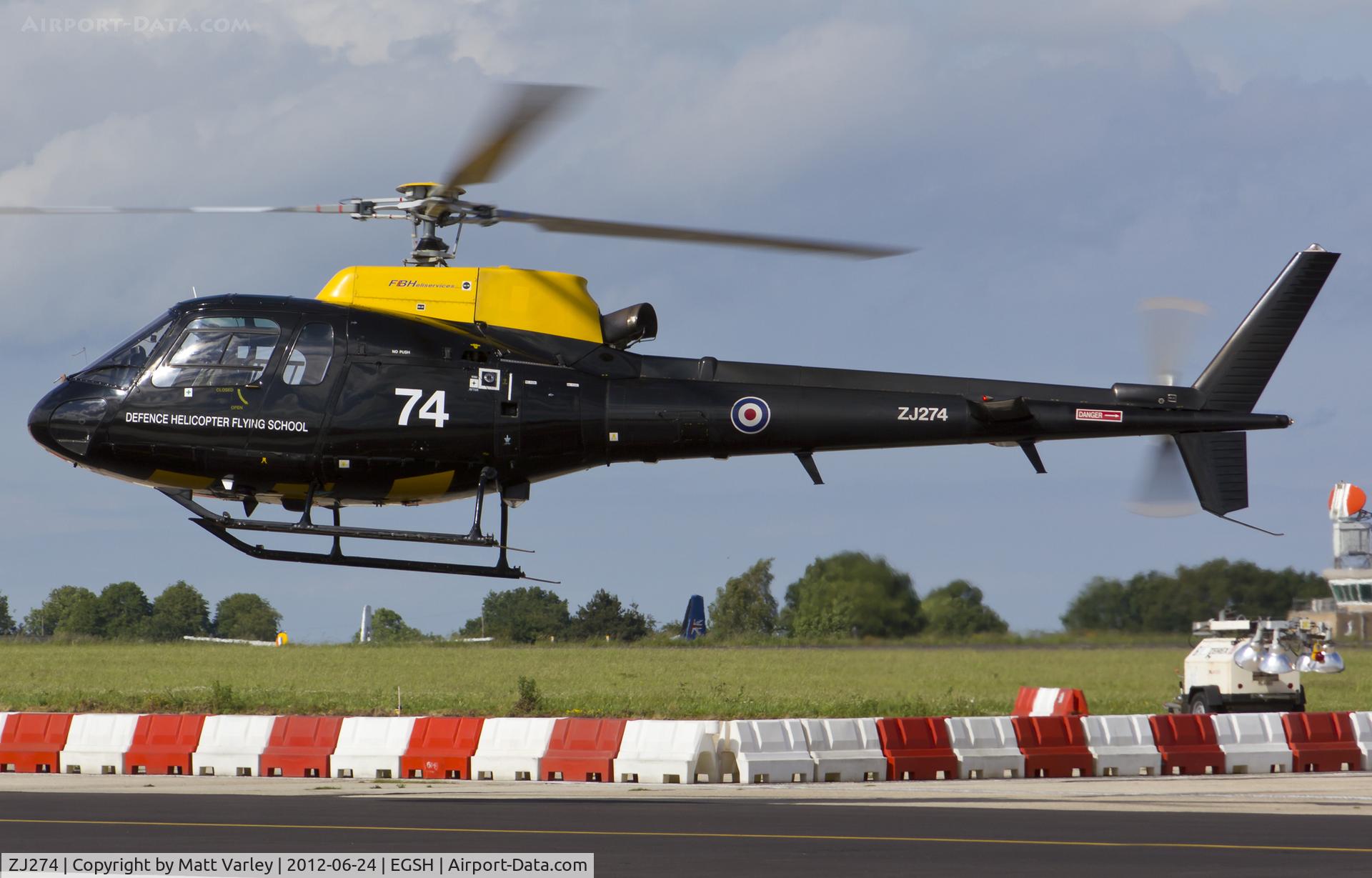ZJ274, 1997 Eurocopter AS-350BB Squirrel HT1 Ecureuil C/N 3008, Departing to Lowestoft.
