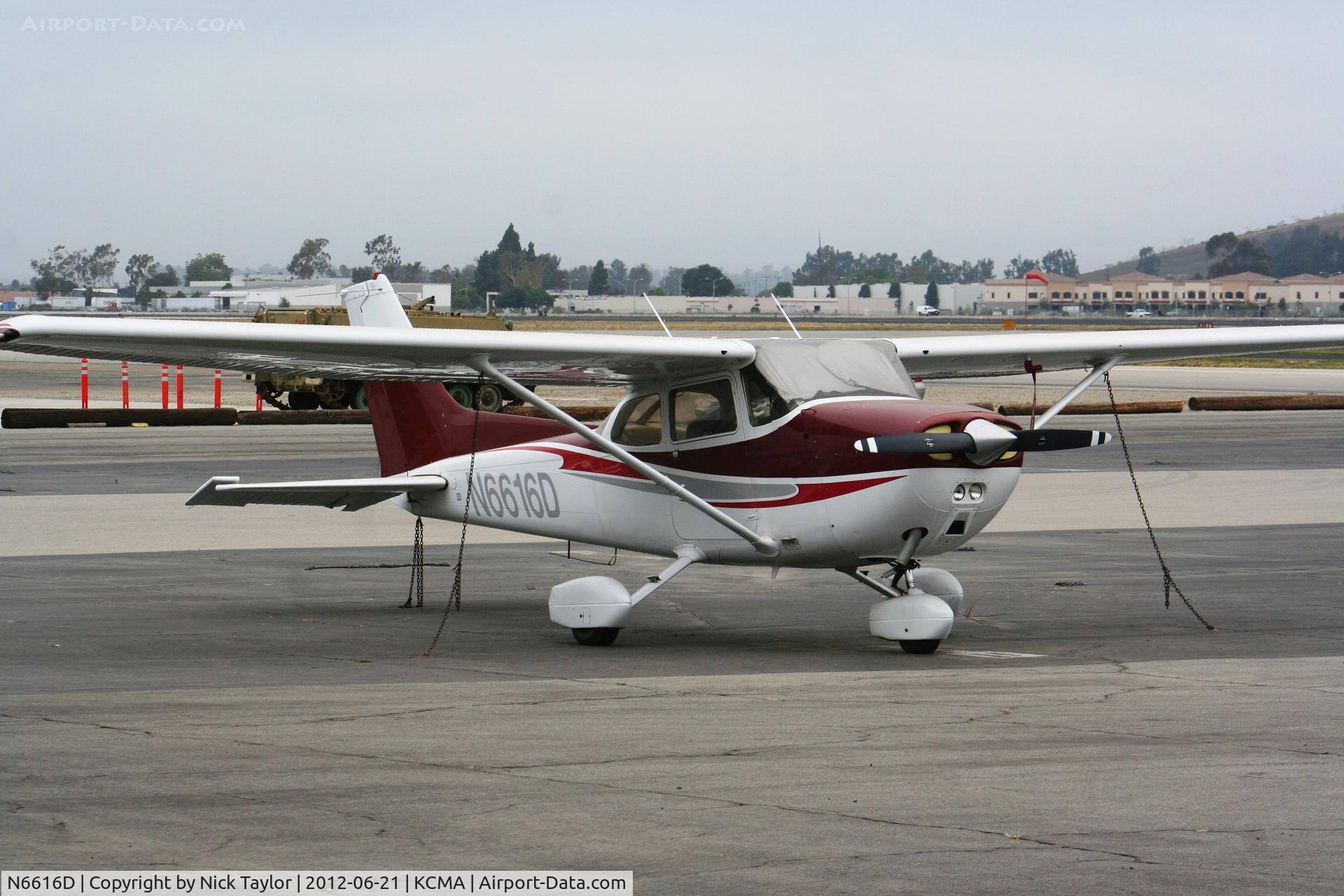 N6616D, 1979 Cessna 172N C/N 17272903, Parked