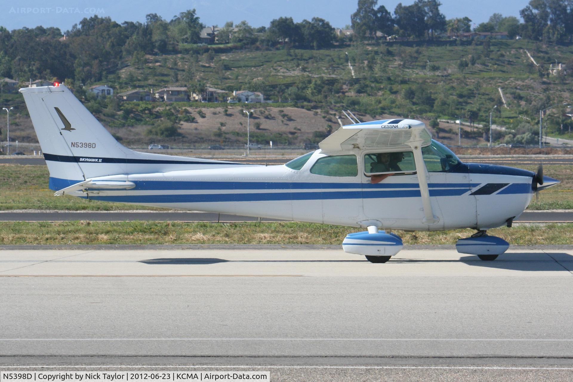 N5398D, 1979 Cessna 172N C/N 17272564, Taxiing