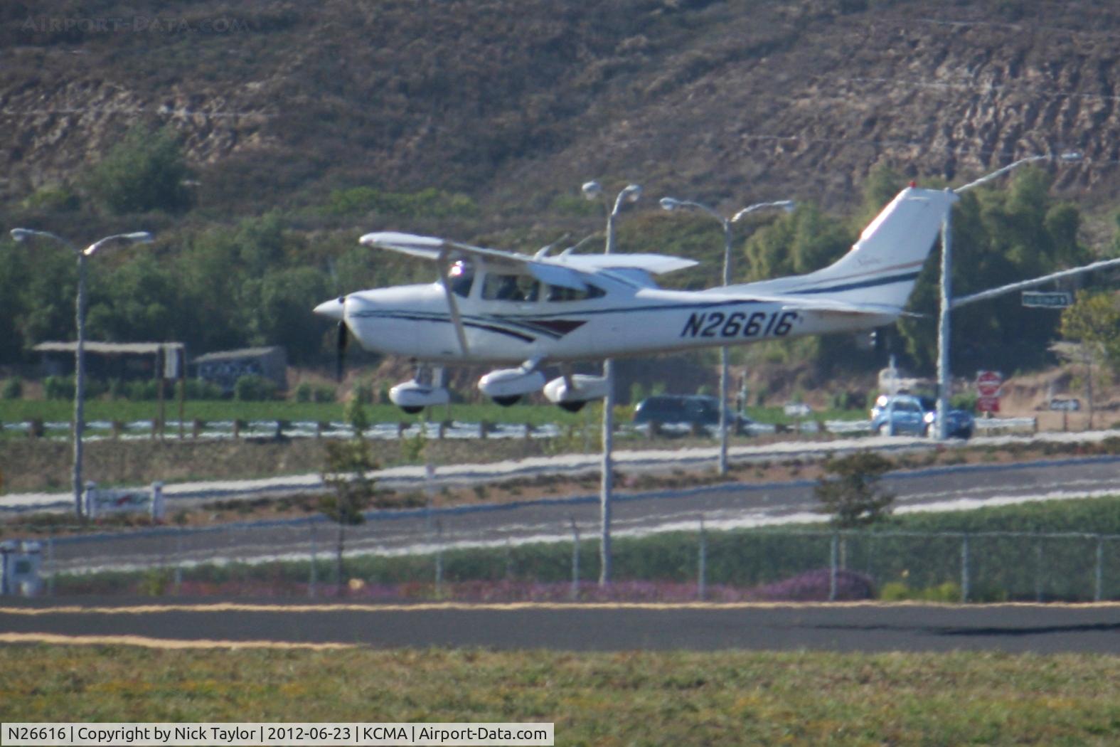 N26616, 1998 Cessna 182S Skylane C/N 18280329, Landing 26
