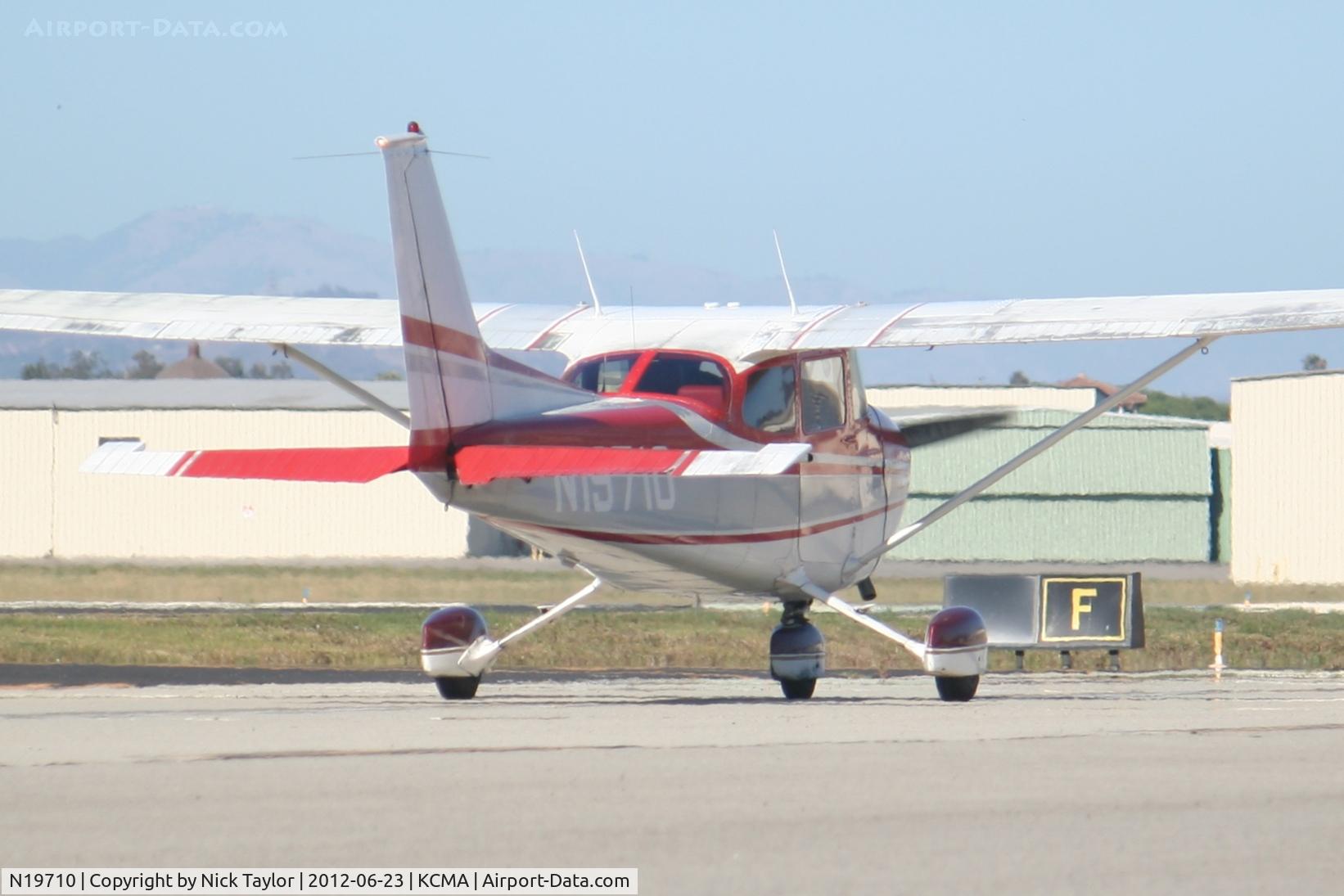 N19710, 1972 Cessna 172L C/N 17260691, Taxiing