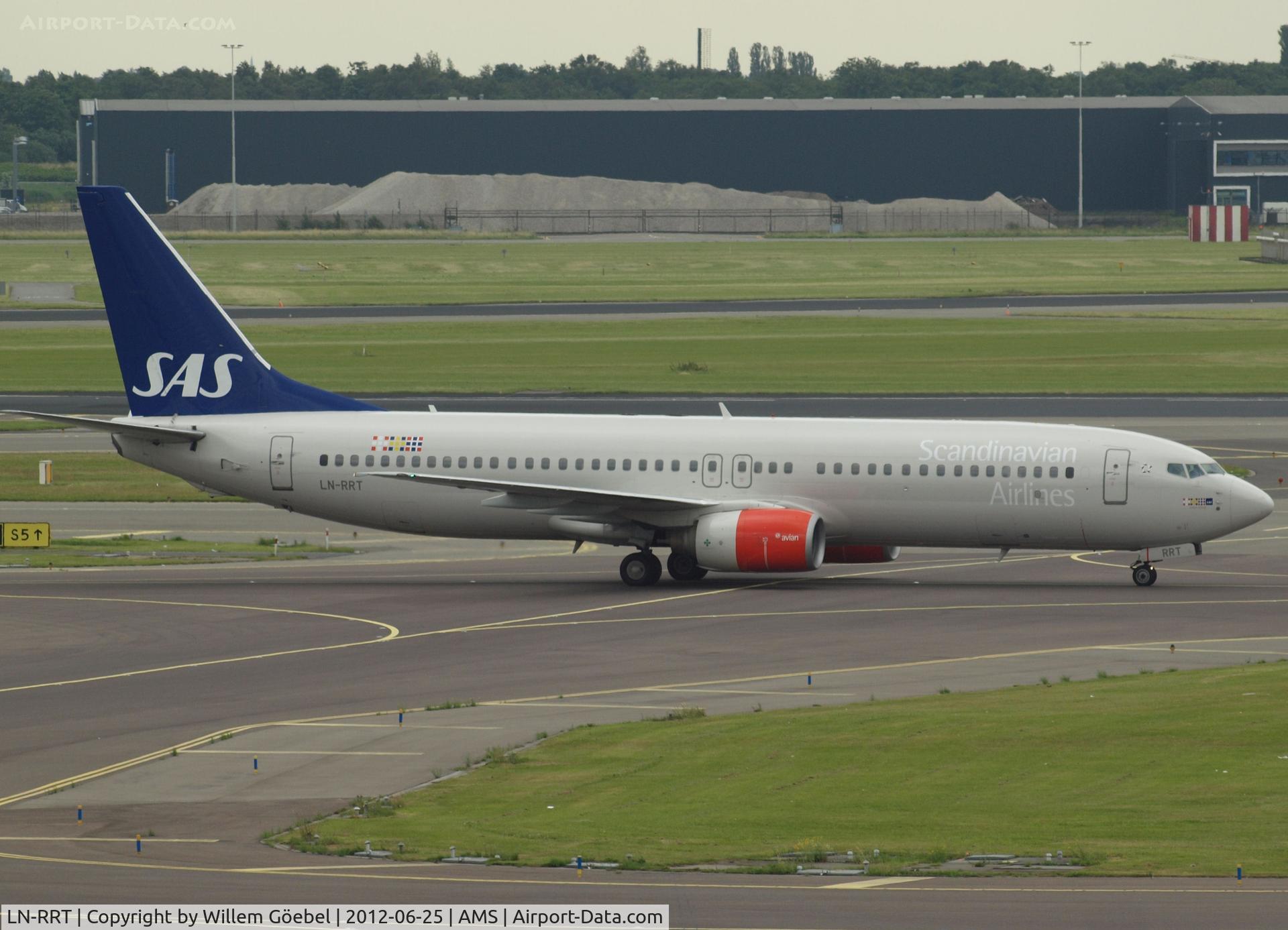 LN-RRT, 2001 Boeing 737-883 C/N 28326, Taxi to his gate on Schiphol Airport