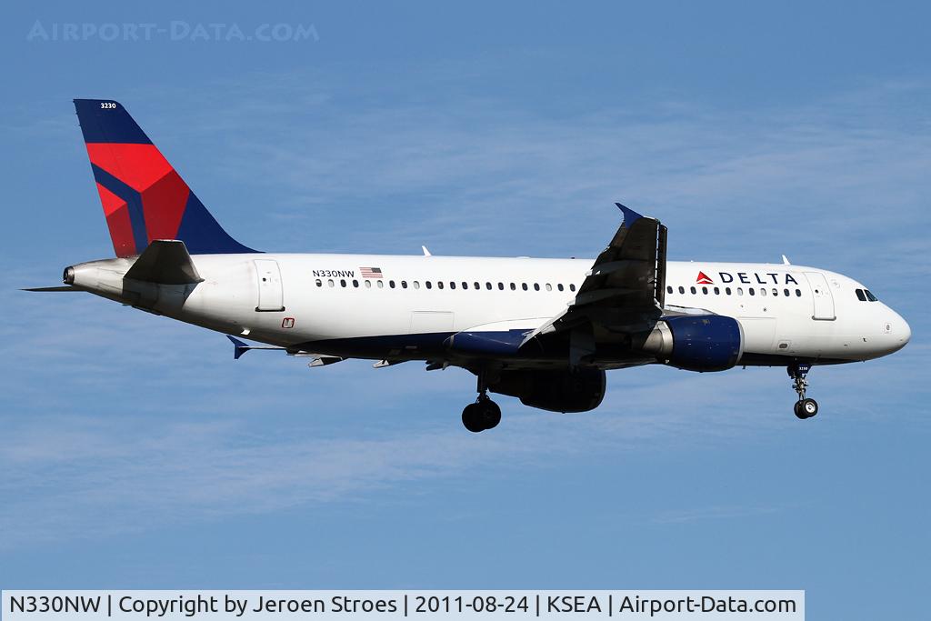 N330NW, 1992 Airbus A320-211 C/N 307, tacoma arrival