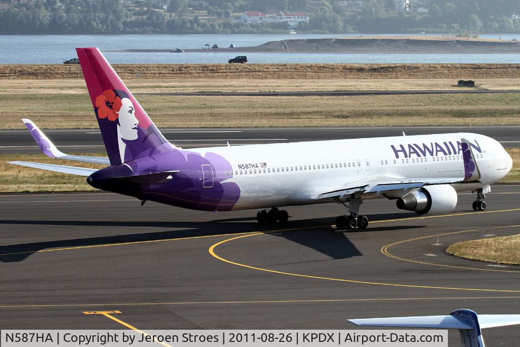 N587HA, 2002 Boeing 767-33A C/N 33421, awesome livery