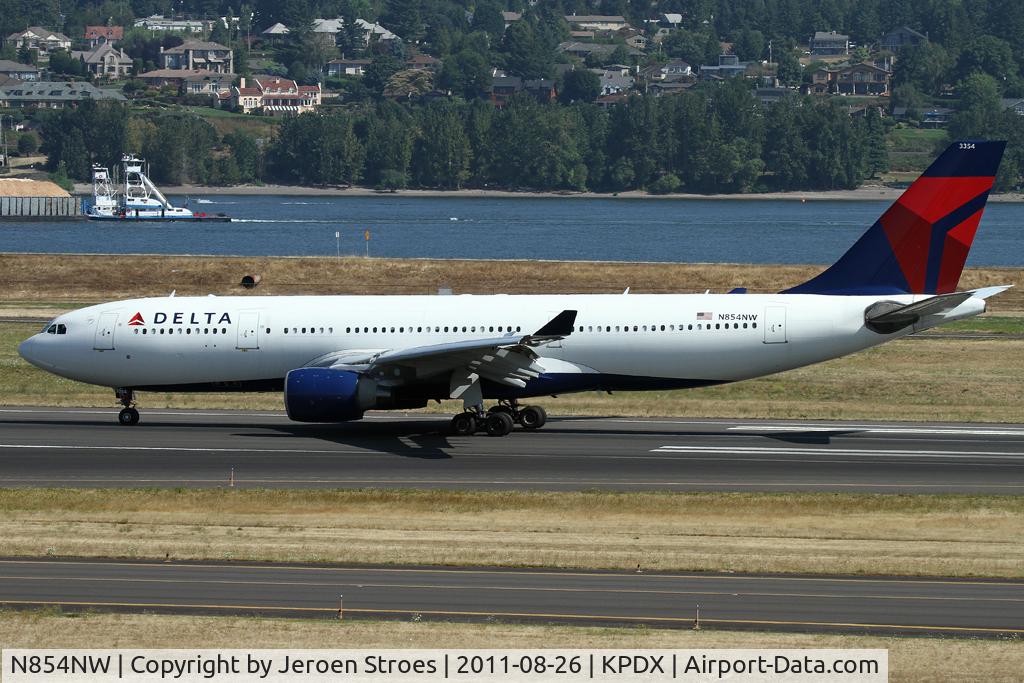 N854NW, 2004 Airbus A330-223 C/N 0620, big boy