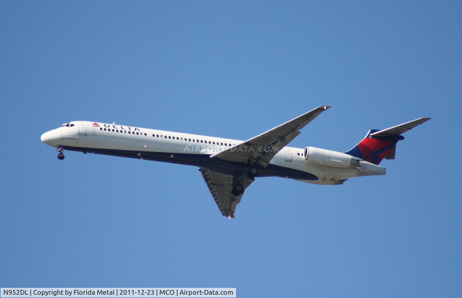 N952DL, 1990 McDonnell Douglas MD-88 C/N 49883, Delta MD-88