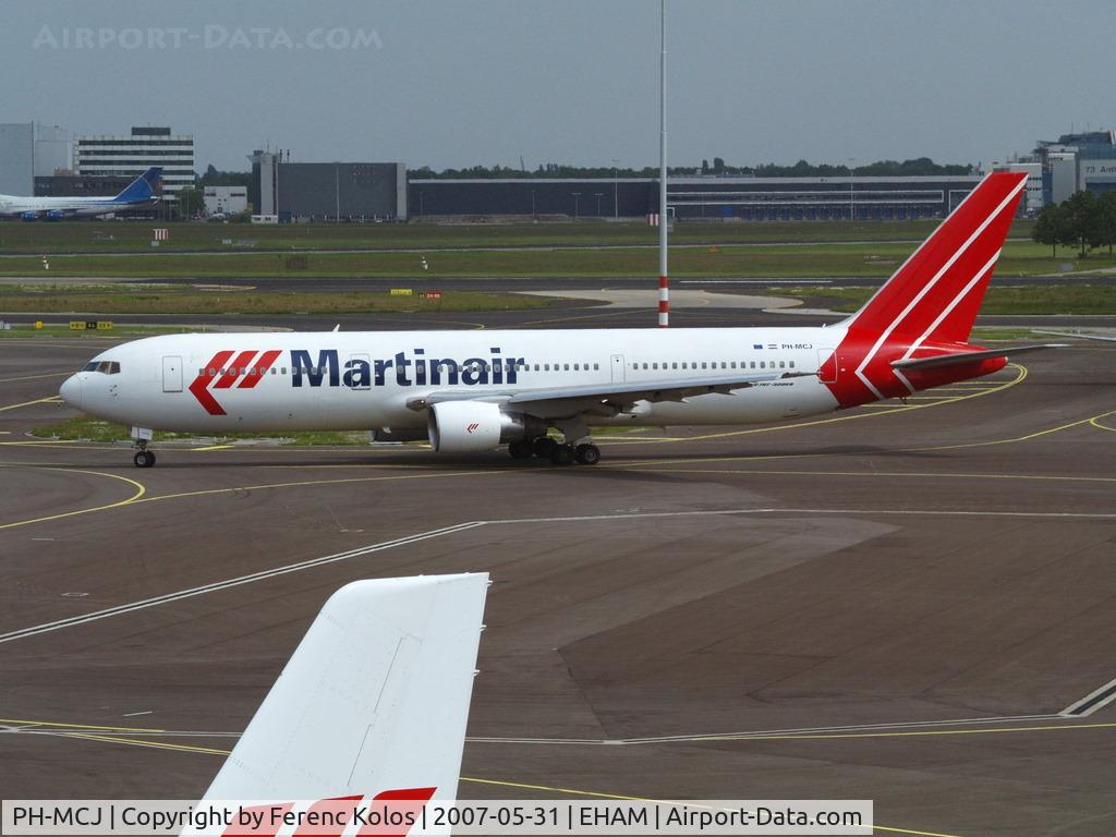 PH-MCJ, 1993 Boeing 767-33A C/N 25535, AMS