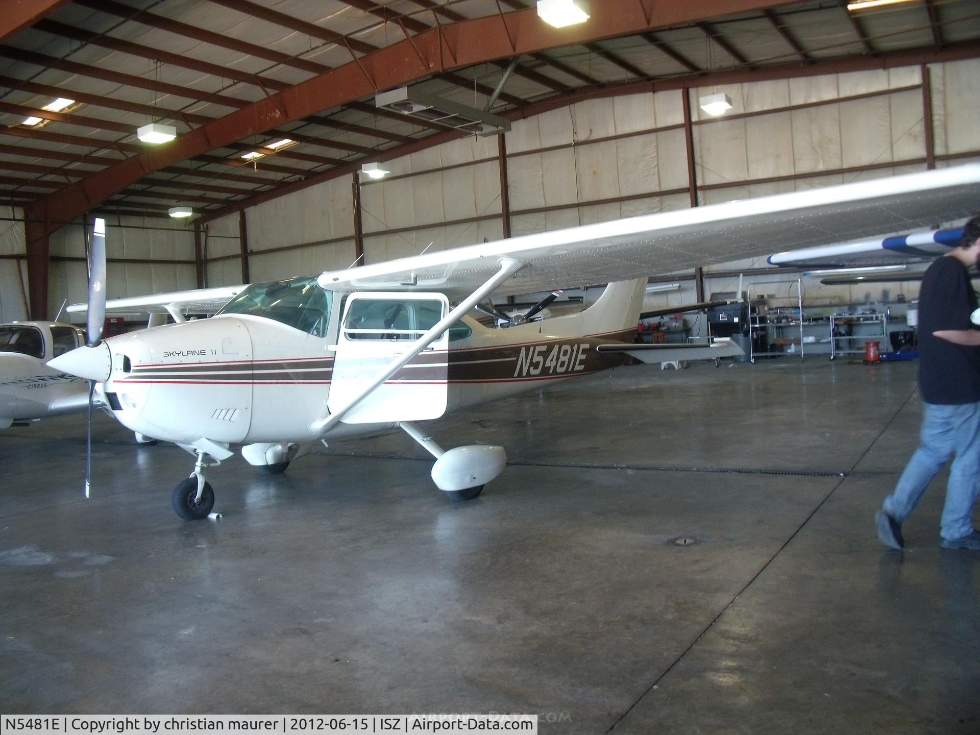 N5481E, Cessna 182R Skylane C/N 18268325, 182 at blue ash