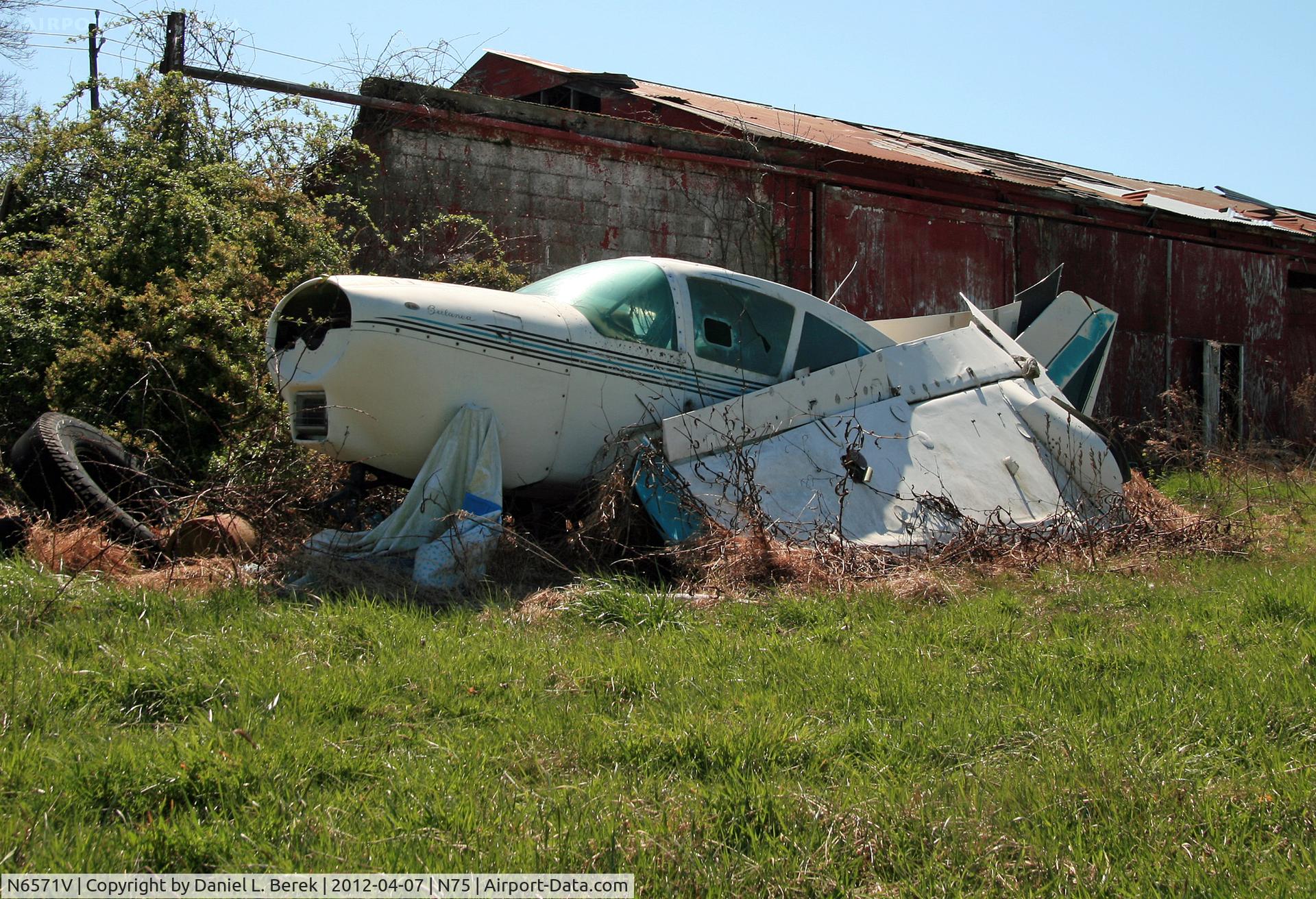 N6571V, 1969 Bellanca 17-30 C/N 30246, Perhaps this is the only aircraft that hasn't been moved over the past four years, though with the ugly blue top gone, there is more of this forlorn bird to see.