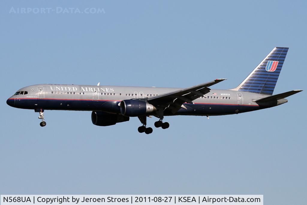 N568UA, 1992 Boeing 757-222 C/N 26674, 757 arriving