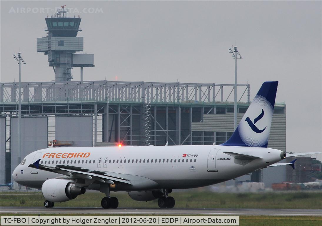 TC-FBO, 2012 Airbus A320-214 C/N 5096, Red light spells DANGER and brake flaps are going up. Emergency braking on rwy 08L.....