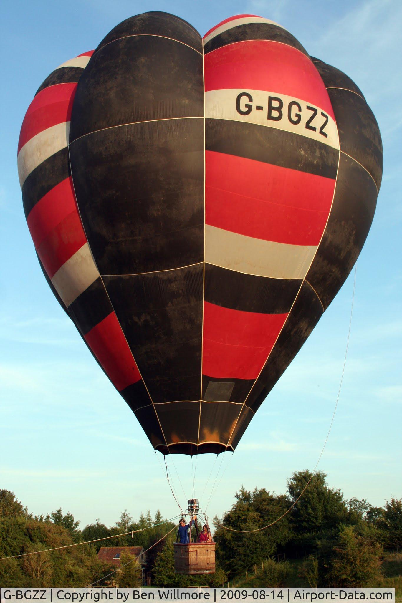 G-BGZZ, 1979 Thunder Balloons AX6-56 Bolt C/N 220, Hot air Balloon - Cruiser- taken during an tethered inflation in 2009