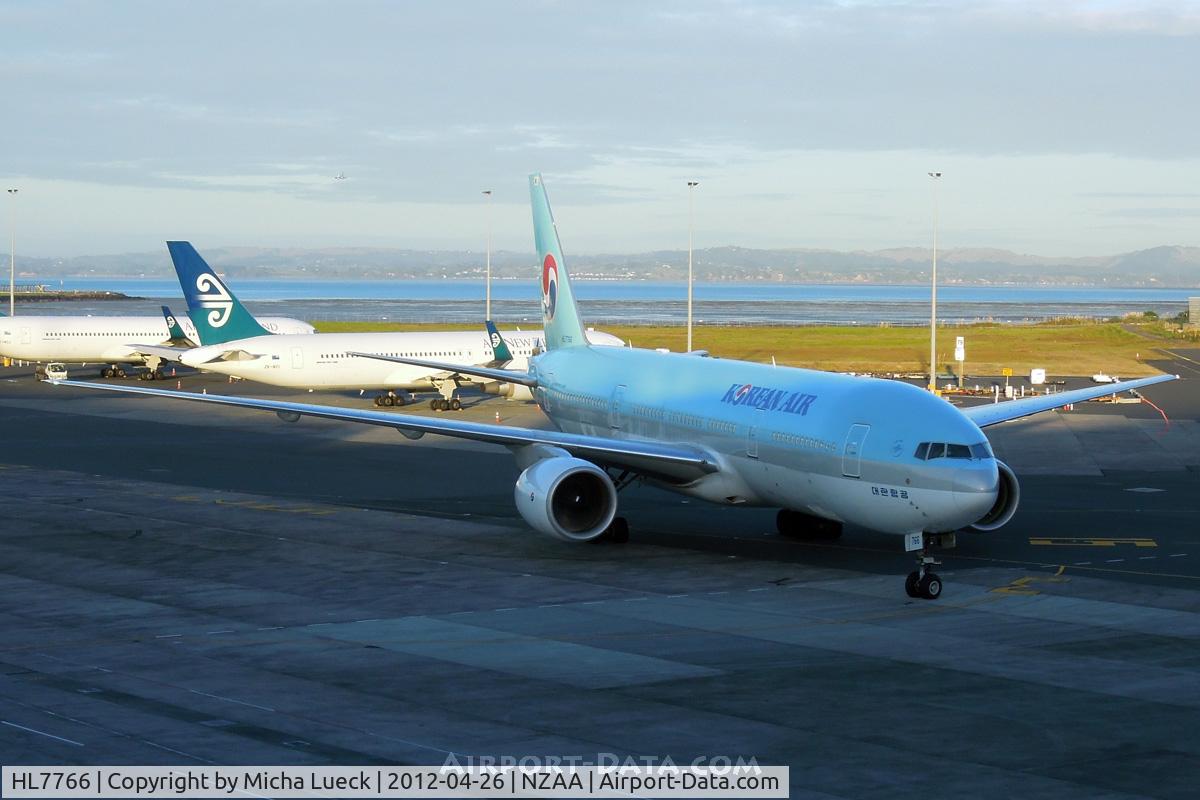 HL7766, 2008 Boeing 777-2B5/ER C/N 34213/730, I love the almost 90 degree nose gear