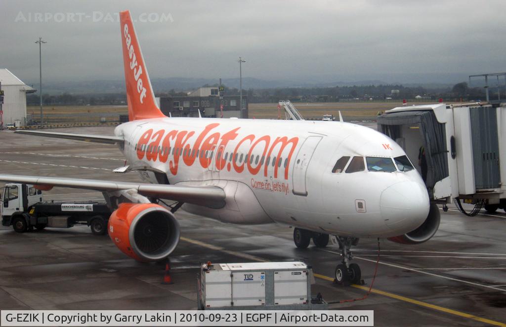 G-EZIK, 2005 Airbus A319-111 C/N 2481, At terminal ready for embarcation