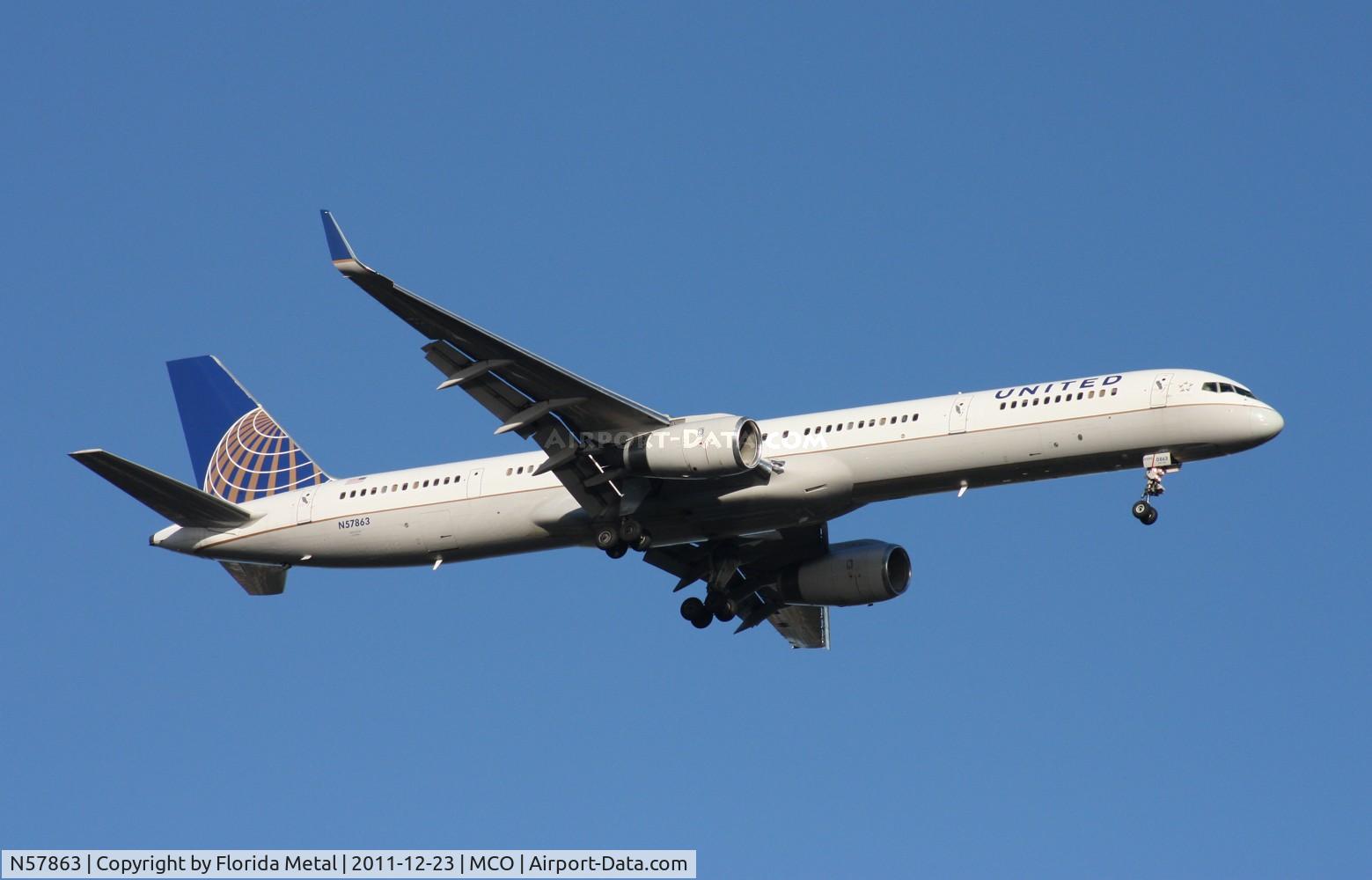 N57863, 2001 Boeing 757-33N C/N 32587, United 757-300