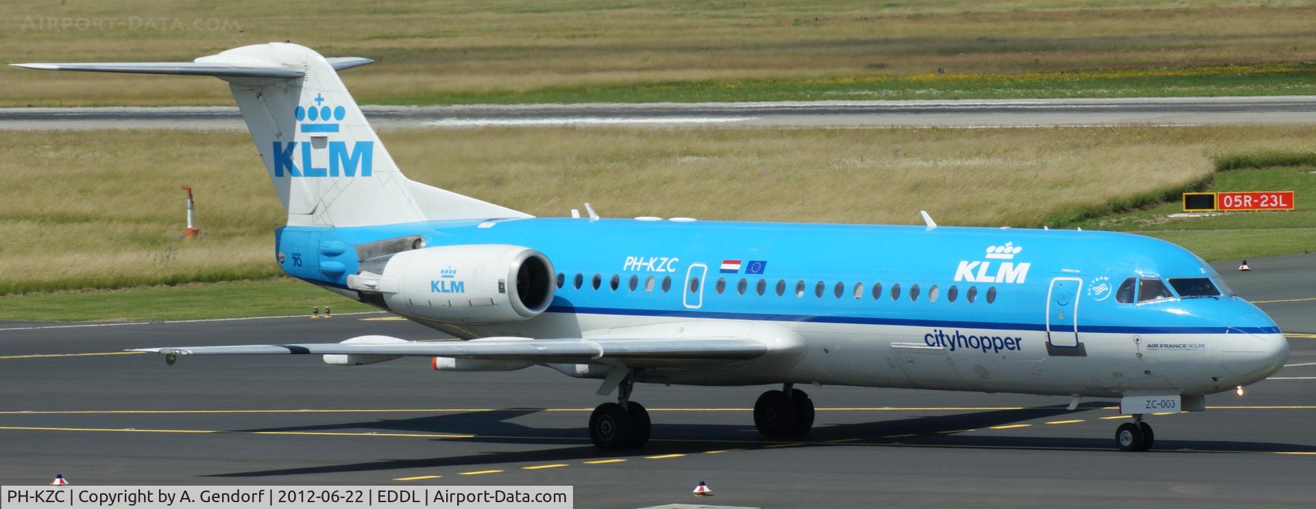 PH-KZC, 1996 Fokker 70 (F-28-0070) C/N 11566, KLM Cityhopper, is on the taxiway to Rwy 23L for departure at Düsseldorf Int´l (EDDL)