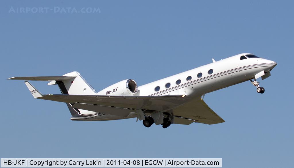 HB-JKF, 2010 Gulfstream Aerospace GIV-X (G450) C/N 4203, Take off a Luton