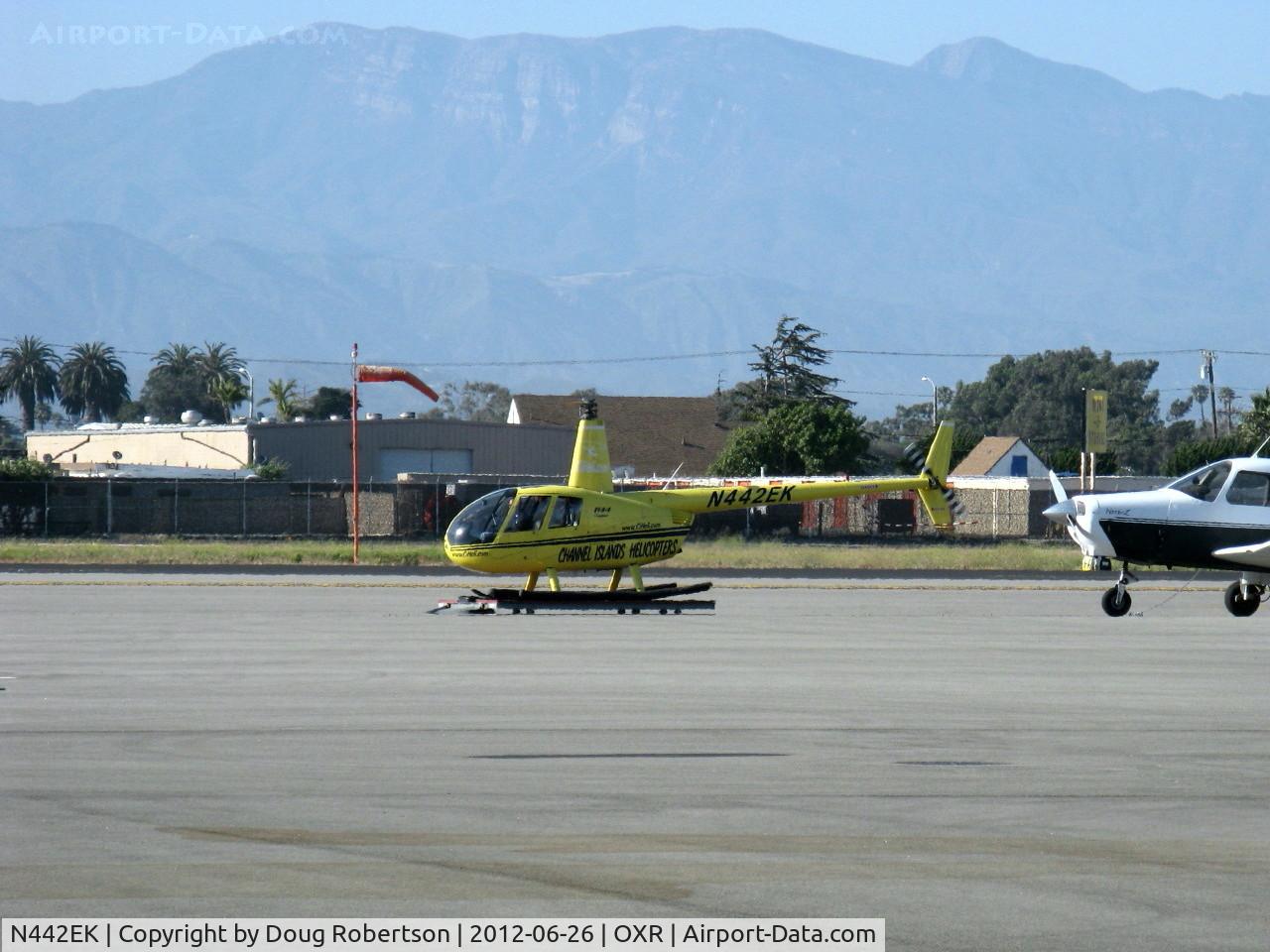 N442EK, 2002 Robinson R44 Clipper C/N 1146, 2002 Robinson R44 CLIPPER, Lycoming O-540-F1B5 260 Hp derated to 225 Hp at takeoff, 205 Hp continuous, pop-out floats, of Channel Islands Helicopters giving aerial tours, warmup