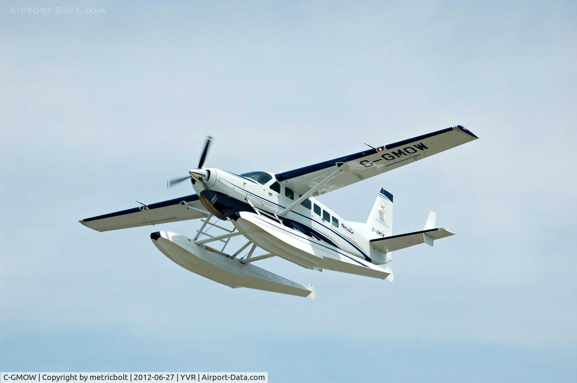C-GMOW, 2011 Cessna 208 Caravan I C/N 208-00528, Takeoff from the Fraser