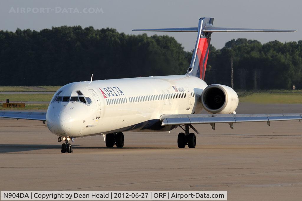 N904DA, 1995 McDonnell Douglas MD-90-30 C/N 53384, Delta Air Lines N904DA (FLT DAL1012) bound for Hartsfield-Jackson Atlanta Int'l (KATL) sitting on the pad trying to clear some errors.

Errors were cleared and the plane, crew, and passengers proceeded on to Atlanta without incident.
