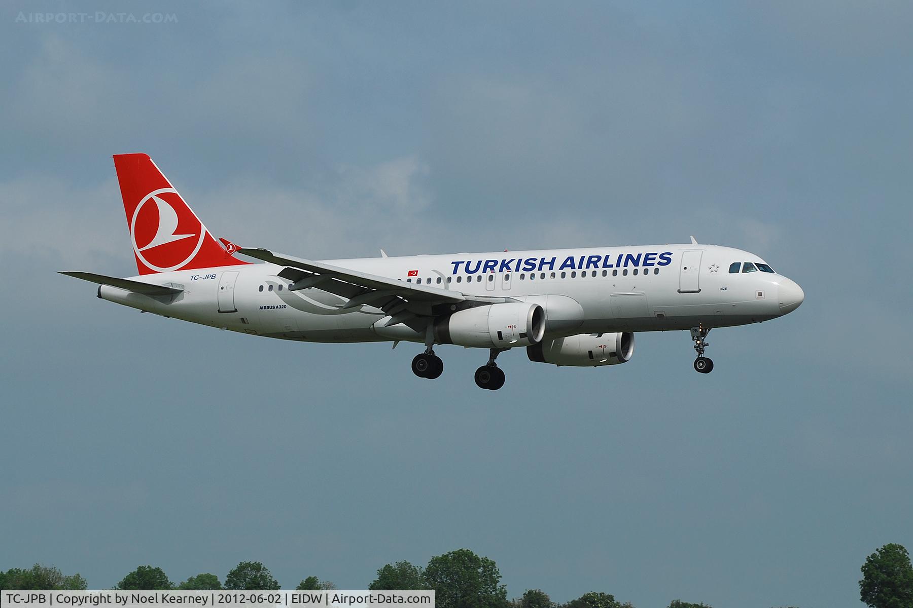 TC-JPB, 2005 Airbus A320-232 C/N 2626, Landing Rwy 10 at EIDW