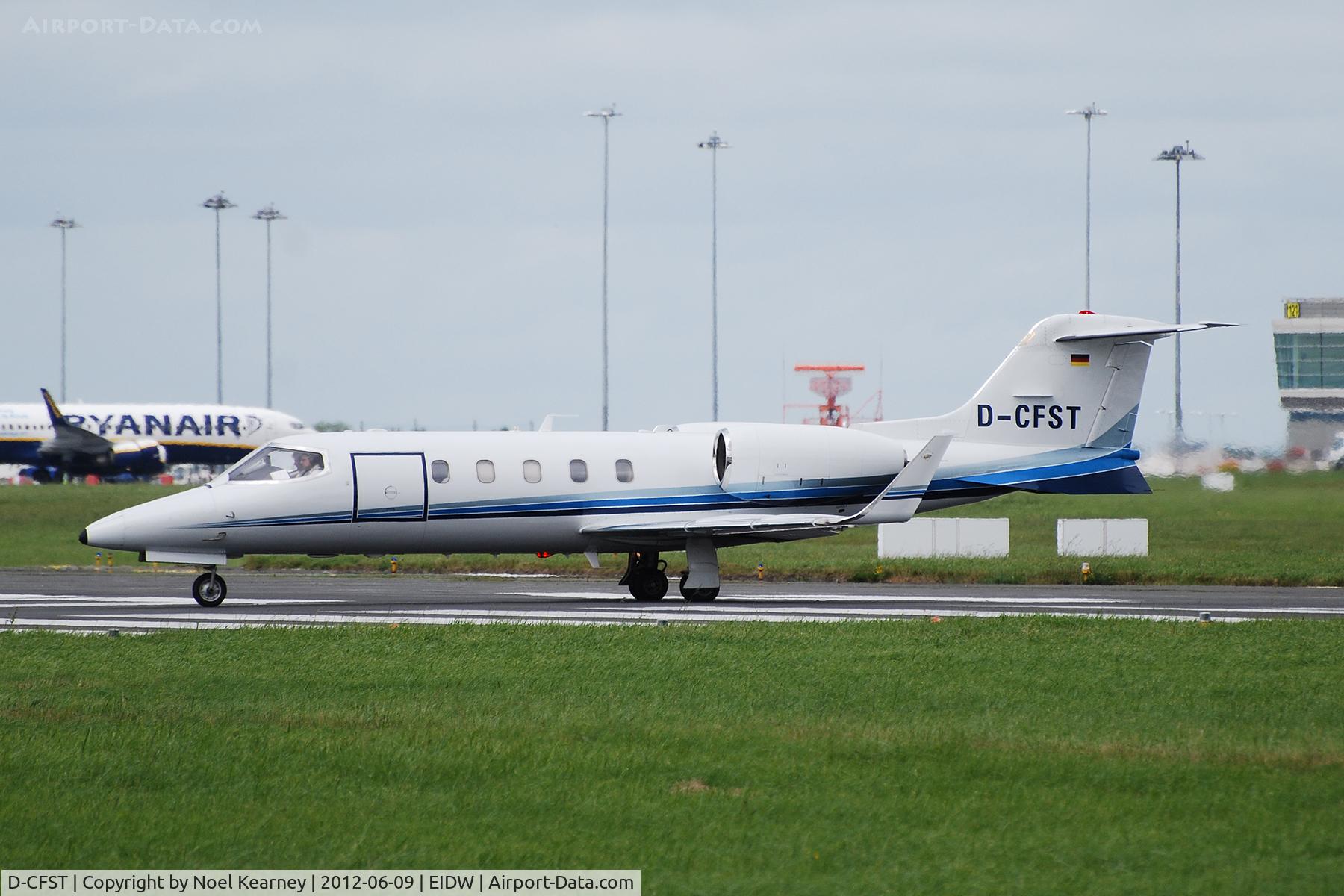 D-CFST, Learjet 31A C/N 31-011, Departing off Rwy 28 at EIDW.