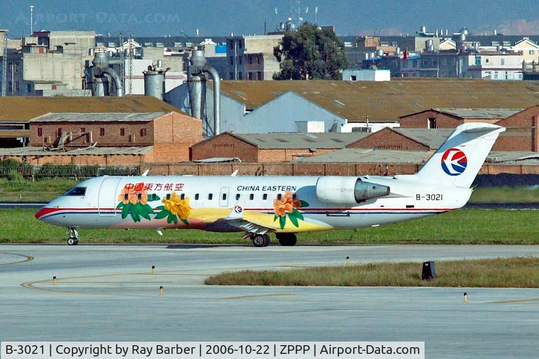 B-3021, 2001 Canadair CRJ-200LR (CL-600-2B19) C/N 7596, Canadair CRJ-200ER [7596] (China Eastern Airlines) Kuming-Wujiaba~B 22/10/2006. Seen taxiing for departure.