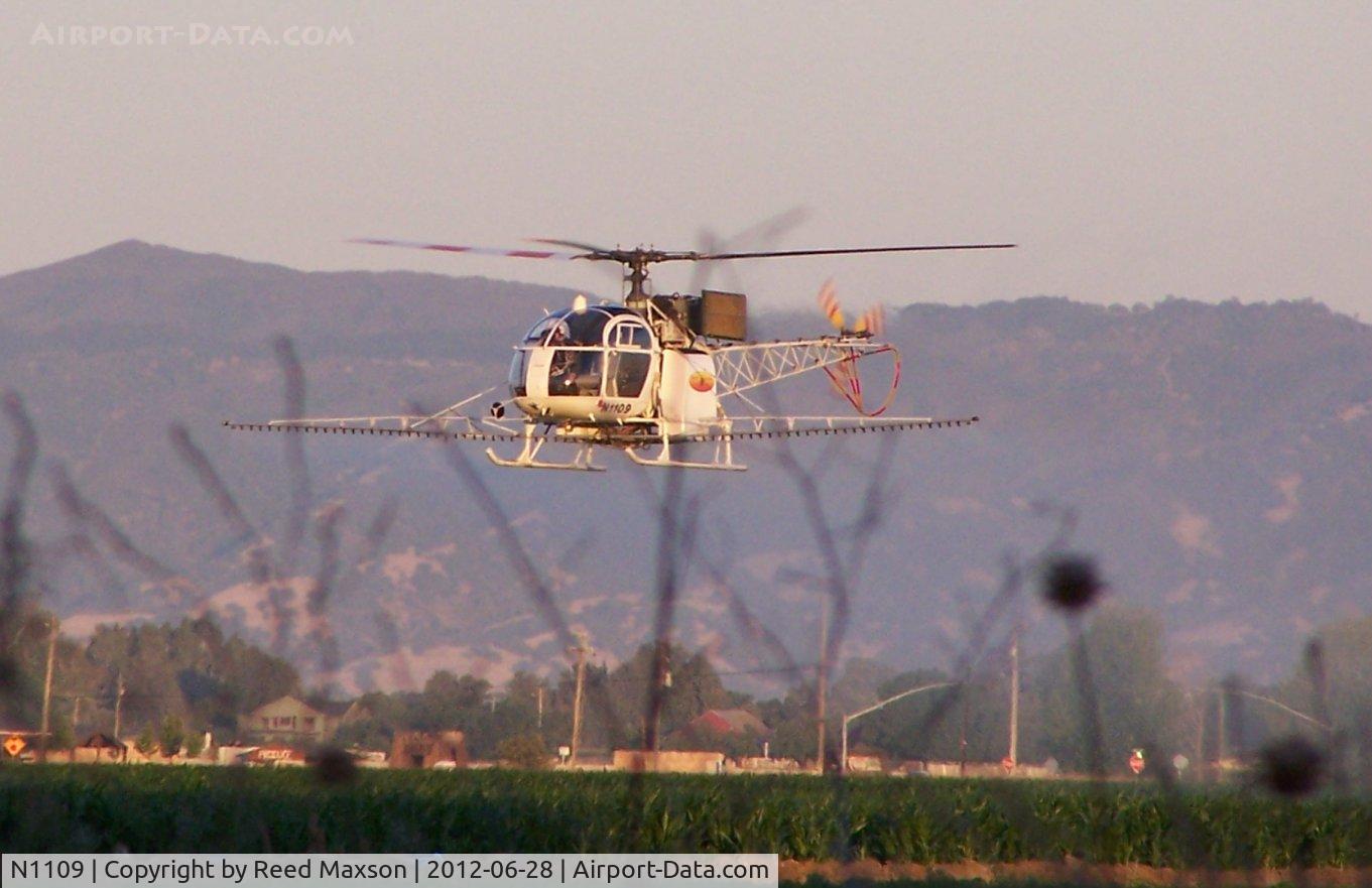 N1109, 1979 Sud Aviation SA-315B Lama C/N 2570, Early morning dusting