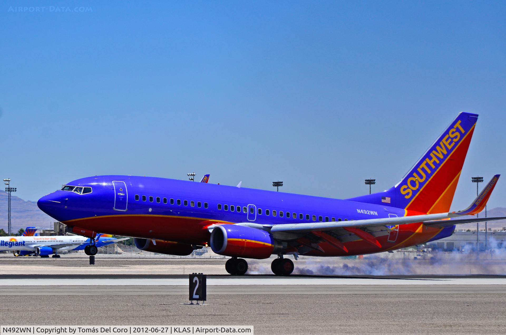 N492WN, 2004 Boeing 737-7H4 C/N 33866, N492WN Southwest Airlines 2004 Boeing 737-7H4 C/N 33866

- Las Vegas - McCarran International (LAS / KLAS)
USA - Nevada, June 27, 2012
Photo: Tomás Del Coro