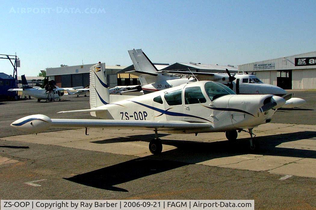 ZS-OOP, SIAI-Marchetti S-208 C/N 002, SIAI-i Marchetti S.208 [002] Rand~ZS 21/09/2006. Seen here.