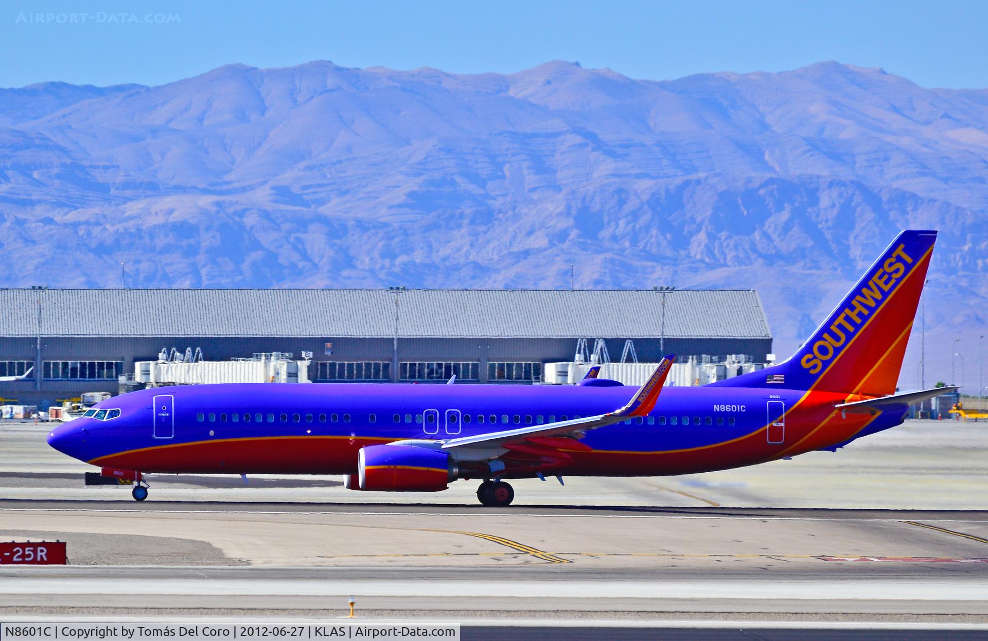 N8601C, 2012 Boeing 737-8H4 C/N 38874, N8601C Southwest Airlines Boeing 737-8H4 - cn 38874

First Flight 17-05-2012

- Las Vegas - McCarran International (LAS / KLAS)
USA - Nevada, June 27, 2012
Photo: Tomás Del Coro