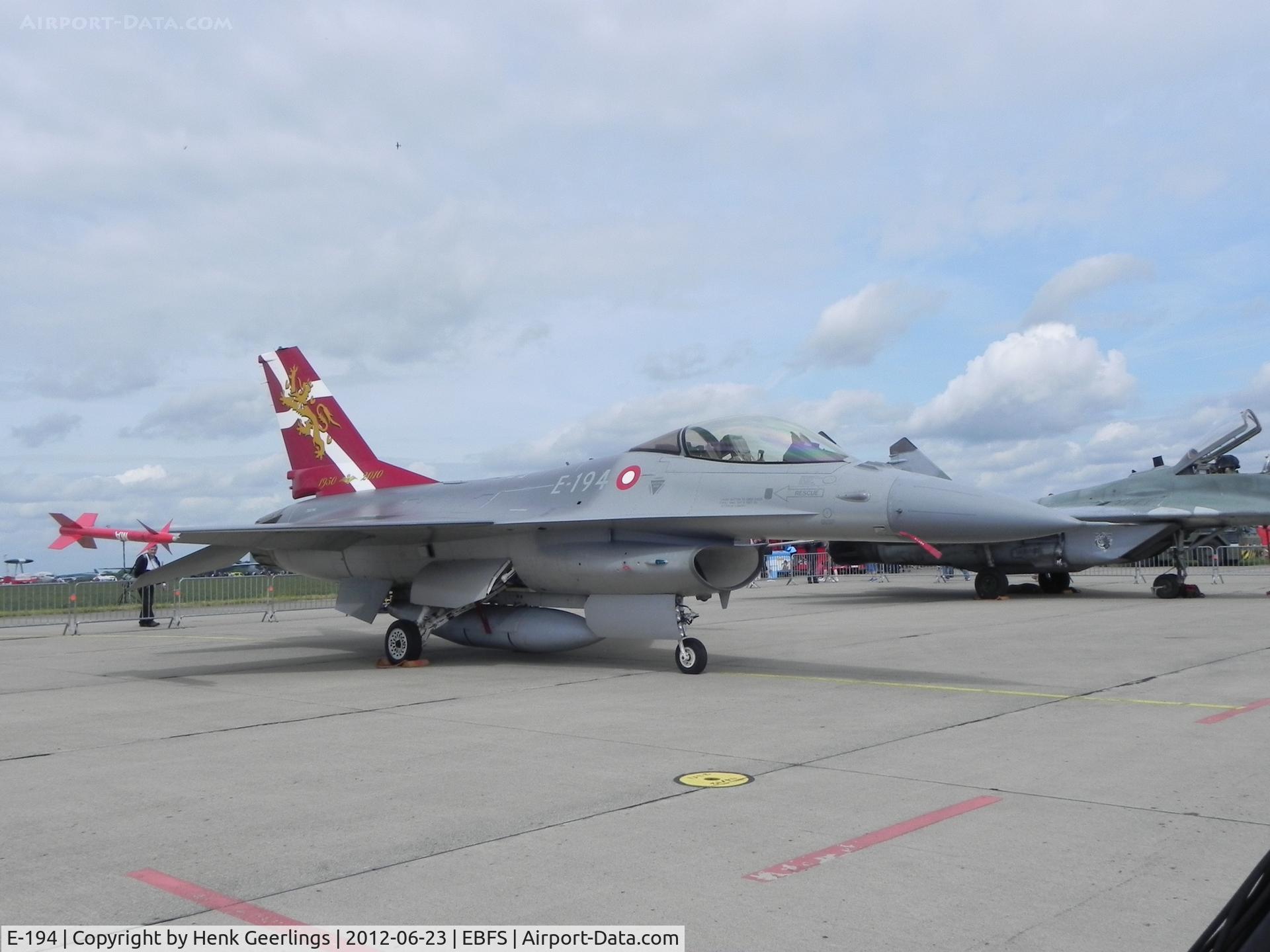 E-194, SABCA F-16A Fighting Falcon C/N 6F-21, Florennes Int'l Airshow , june 2012