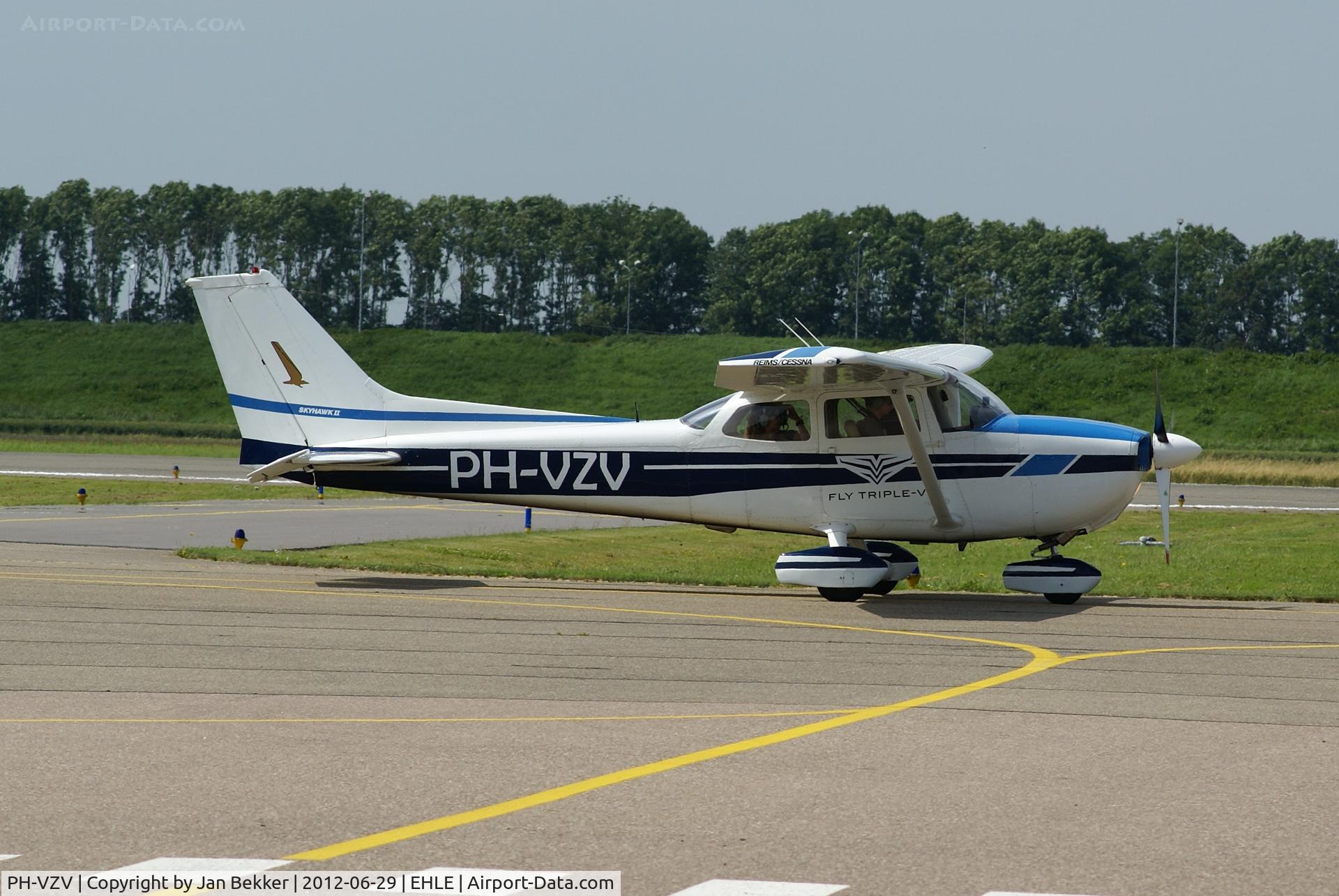 PH-VZV, Cessna 172N C/N F17201797, Lelystad Airport