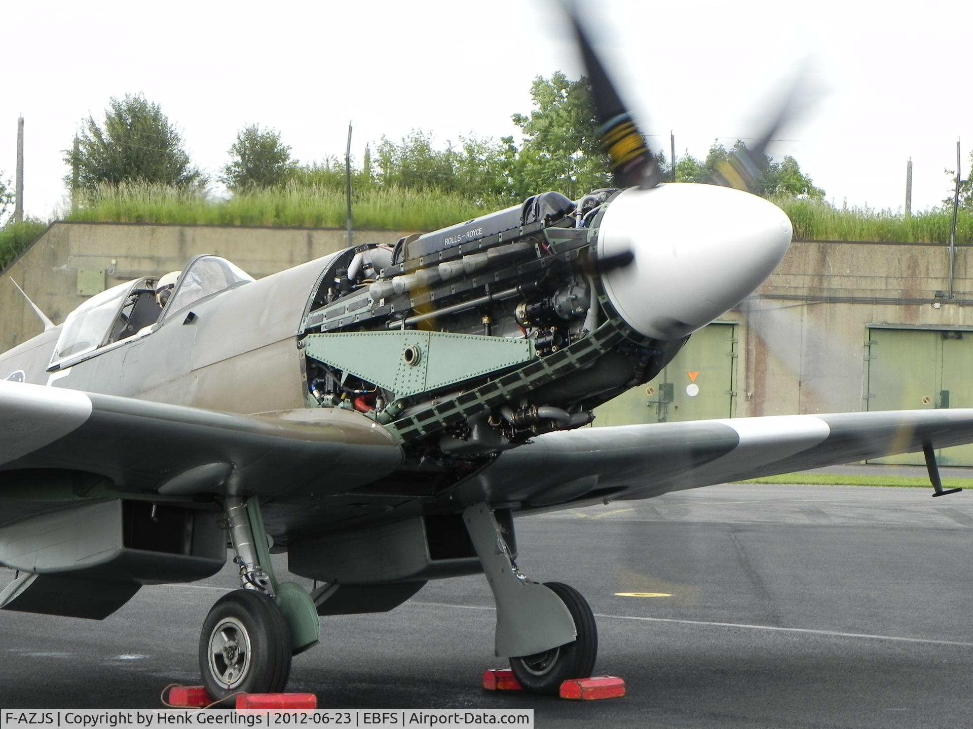 F-AZJS, 1944 Supermarine 389 Spitfire PR.XIX C/N 6S/585110, Florennes Int'l Airshow , June 2012 

Engine trouble