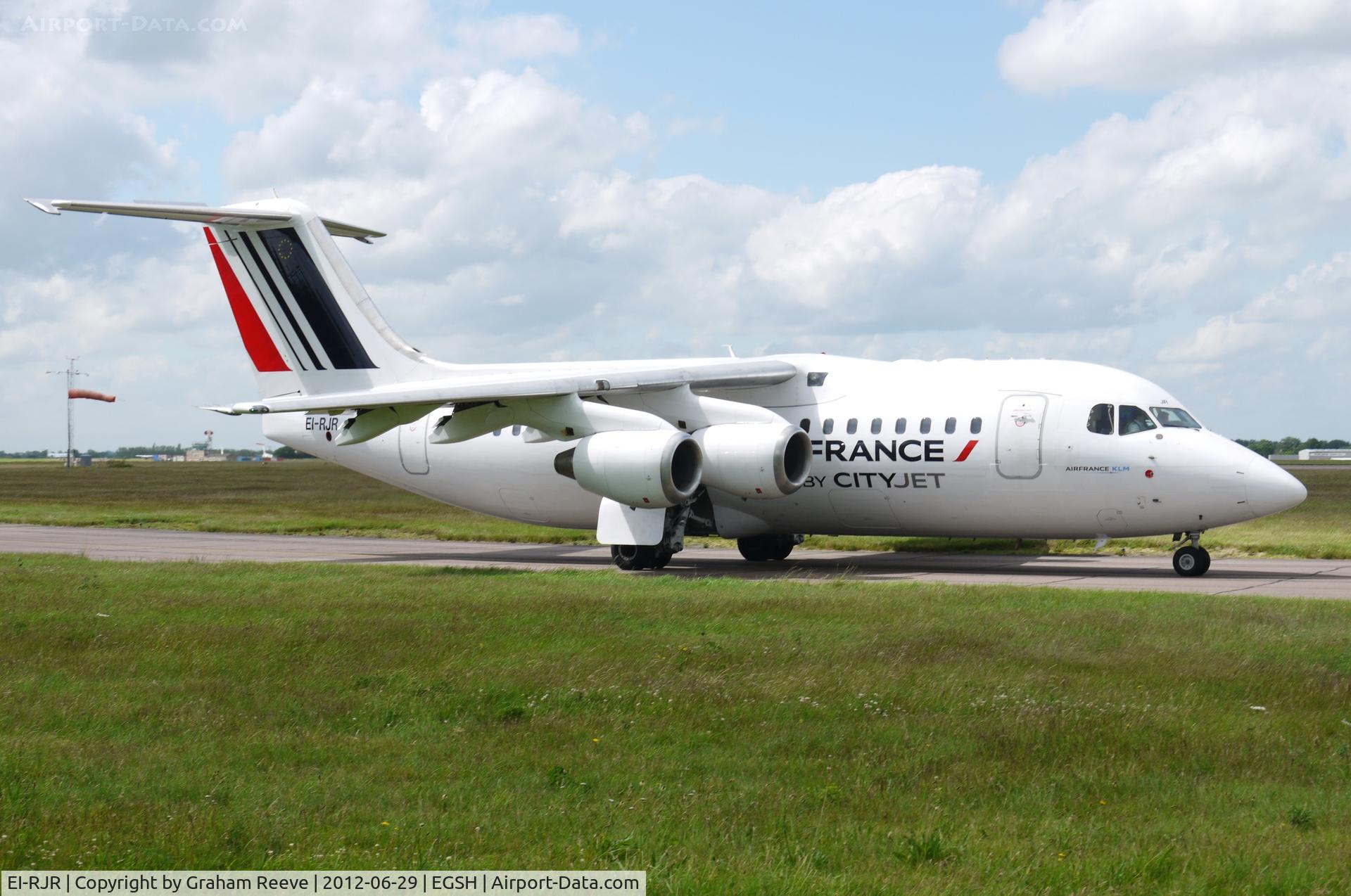 EI-RJR, 2000 British Aerospace Avro 146-RJ85A C/N E2364, About to depart.
